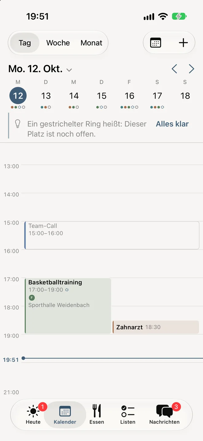 Tagesansicht des Familienkalenders: Basketballtraining von 17:00 bis 19:00 in der Sporthalle Weidenbach, daneben der Zahnarzttermin um 18:30 und ein eigener Termin vom Gerät.