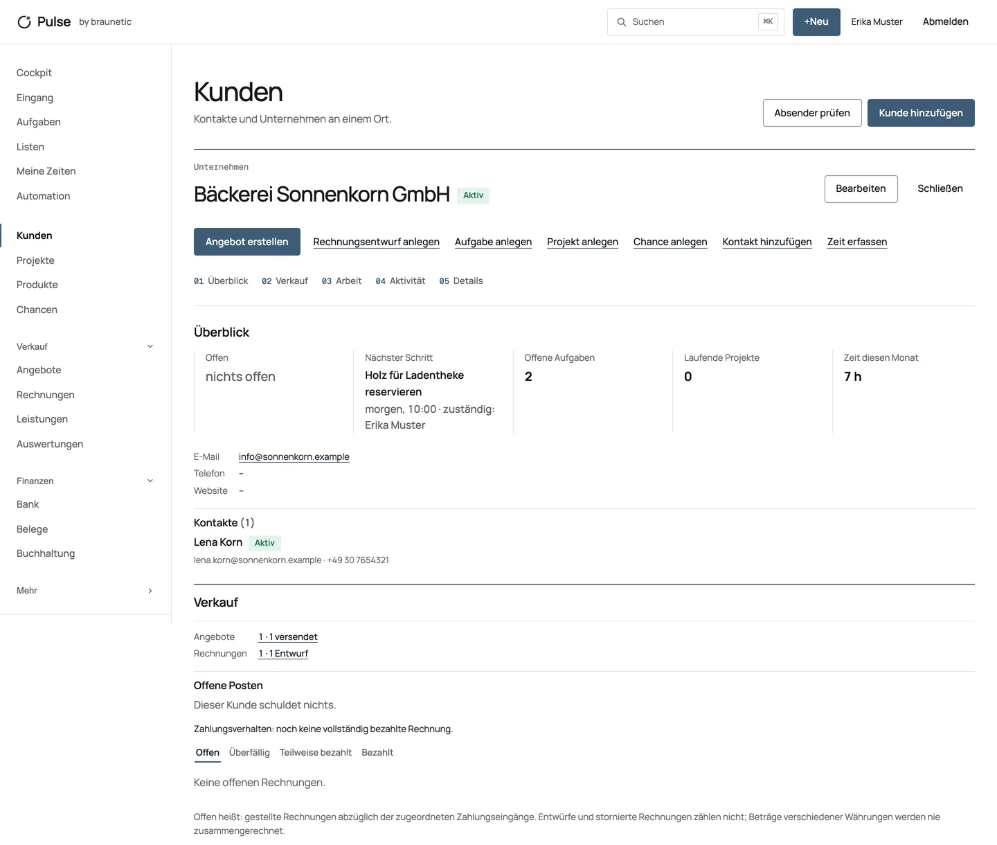 Kundenseite der Bäckerei Sonnenkorn GmbH: Überblick mit nächstem Schritt, offenen Aufgaben und erfasster Zeit, die Ansprechperson und der Verkauf mit Angebot und Rechnungsentwurf.